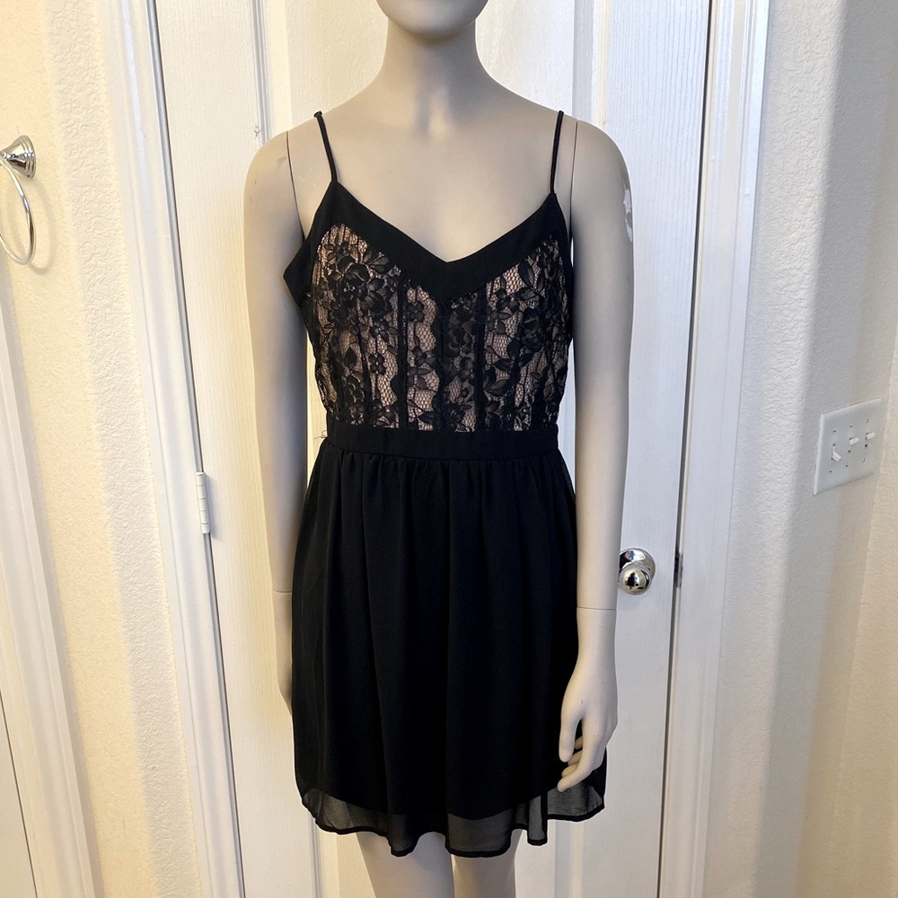 Forever 21 black lace dress